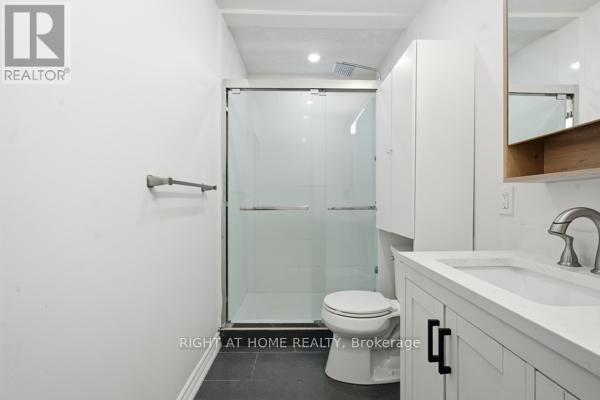 200 Gary Drive, Toronto, ON - Indoor Photo Showing Bathroom