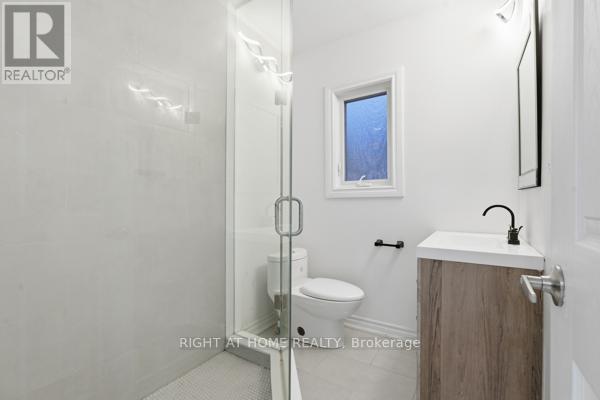 200 Gary Drive, Toronto, ON - Indoor Photo Showing Bathroom