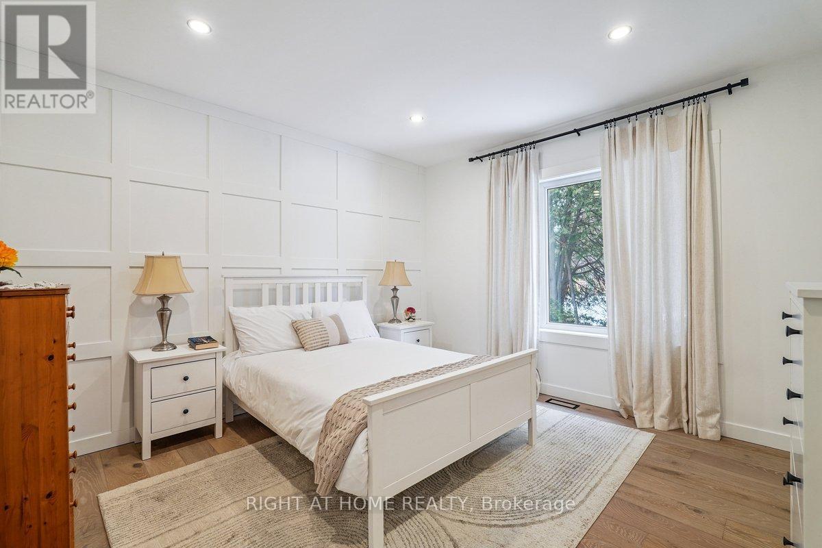 2090 Stonehouse Crescent, Mississauga, ON - Indoor Photo Showing Bedroom