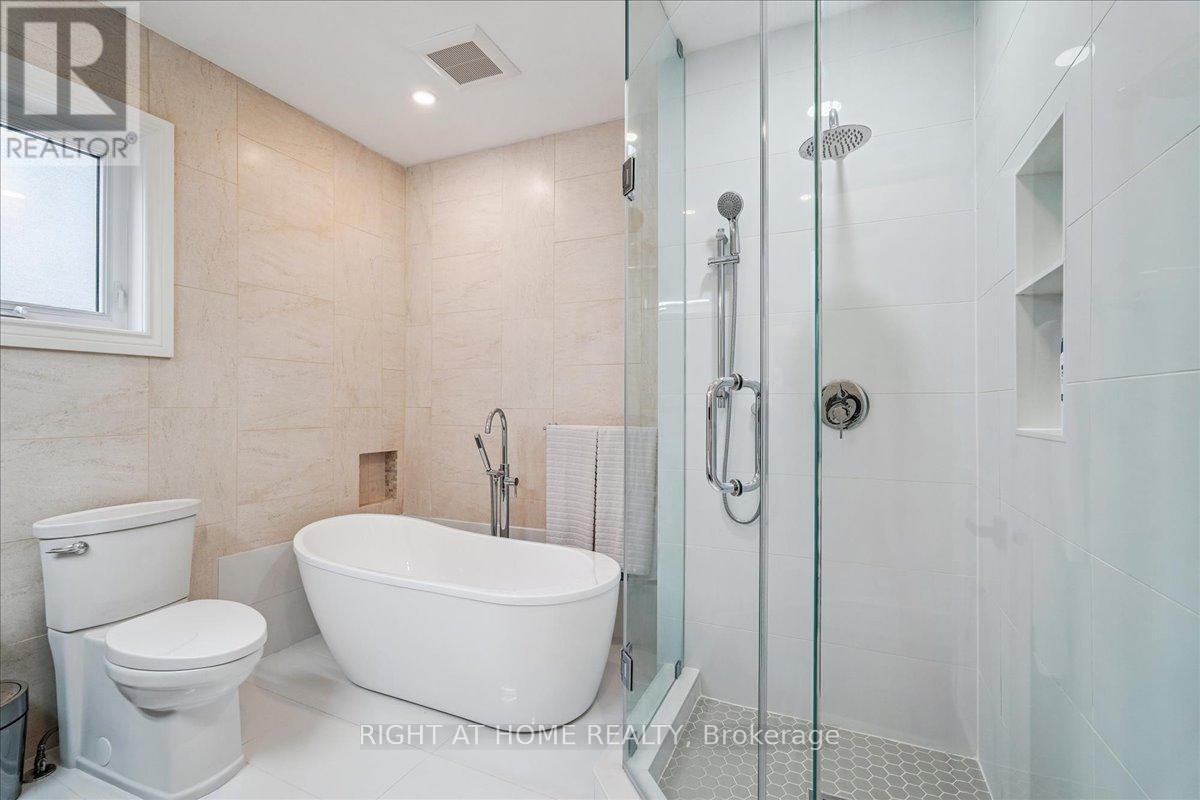 2090 Stonehouse Crescent, Mississauga, ON - Indoor Photo Showing Bathroom