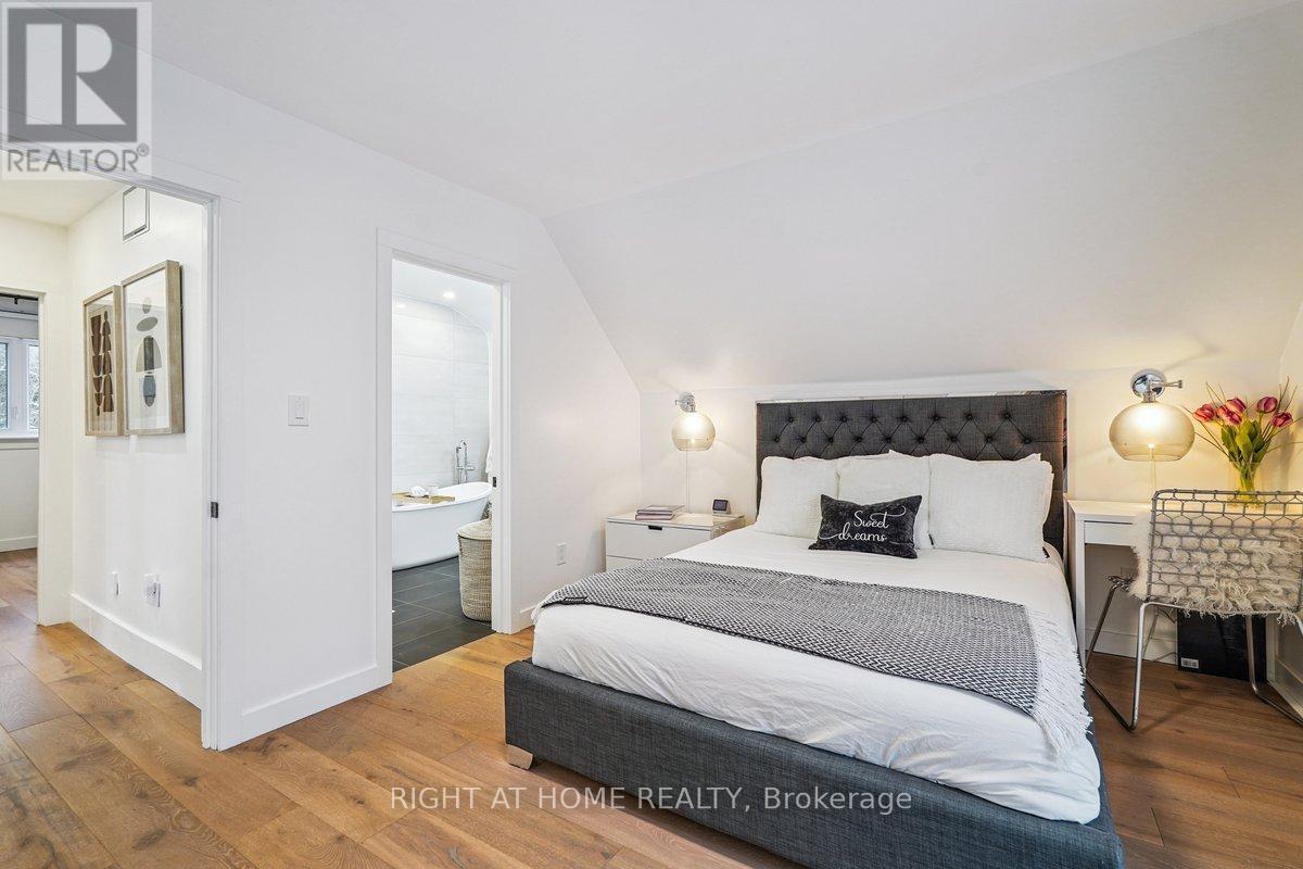 2090 Stonehouse Crescent, Mississauga, ON - Indoor Photo Showing Bedroom