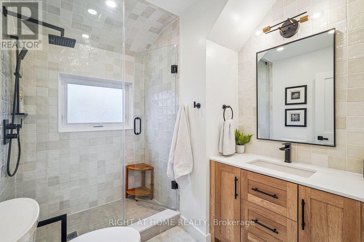 2090 Stonehouse Crescent, Mississauga, ON - Indoor Photo Showing Bathroom