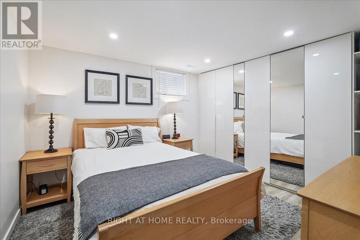 2090 Stonehouse Crescent, Mississauga, ON - Indoor Photo Showing Bedroom