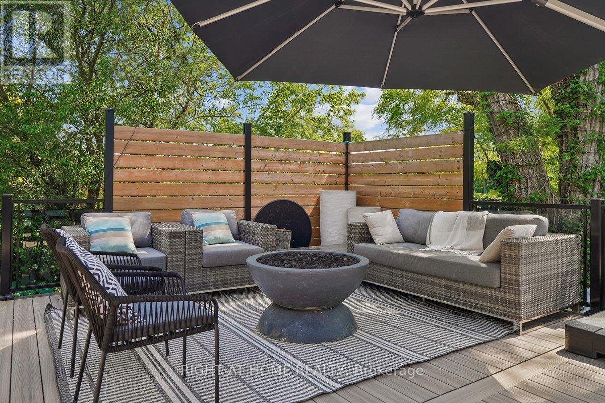 2090 Stonehouse Crescent, Mississauga, ON - Outdoor With Deck Patio Veranda With Exterior