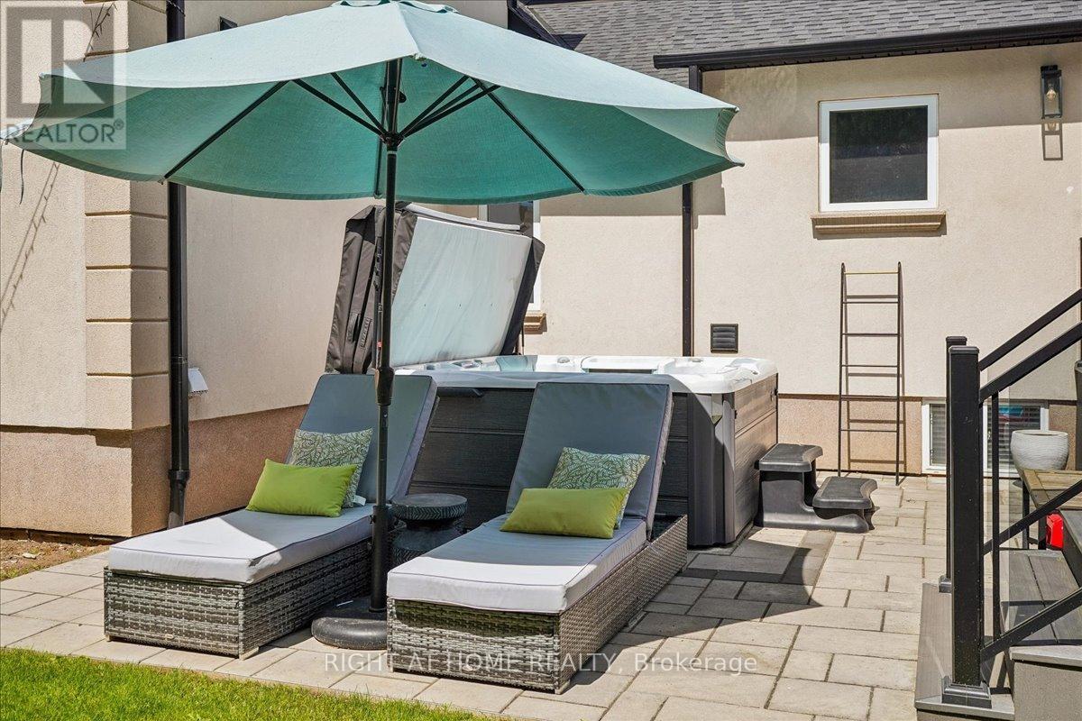 2090 Stonehouse Crescent, Mississauga, ON - Outdoor With Deck Patio Veranda With Exterior