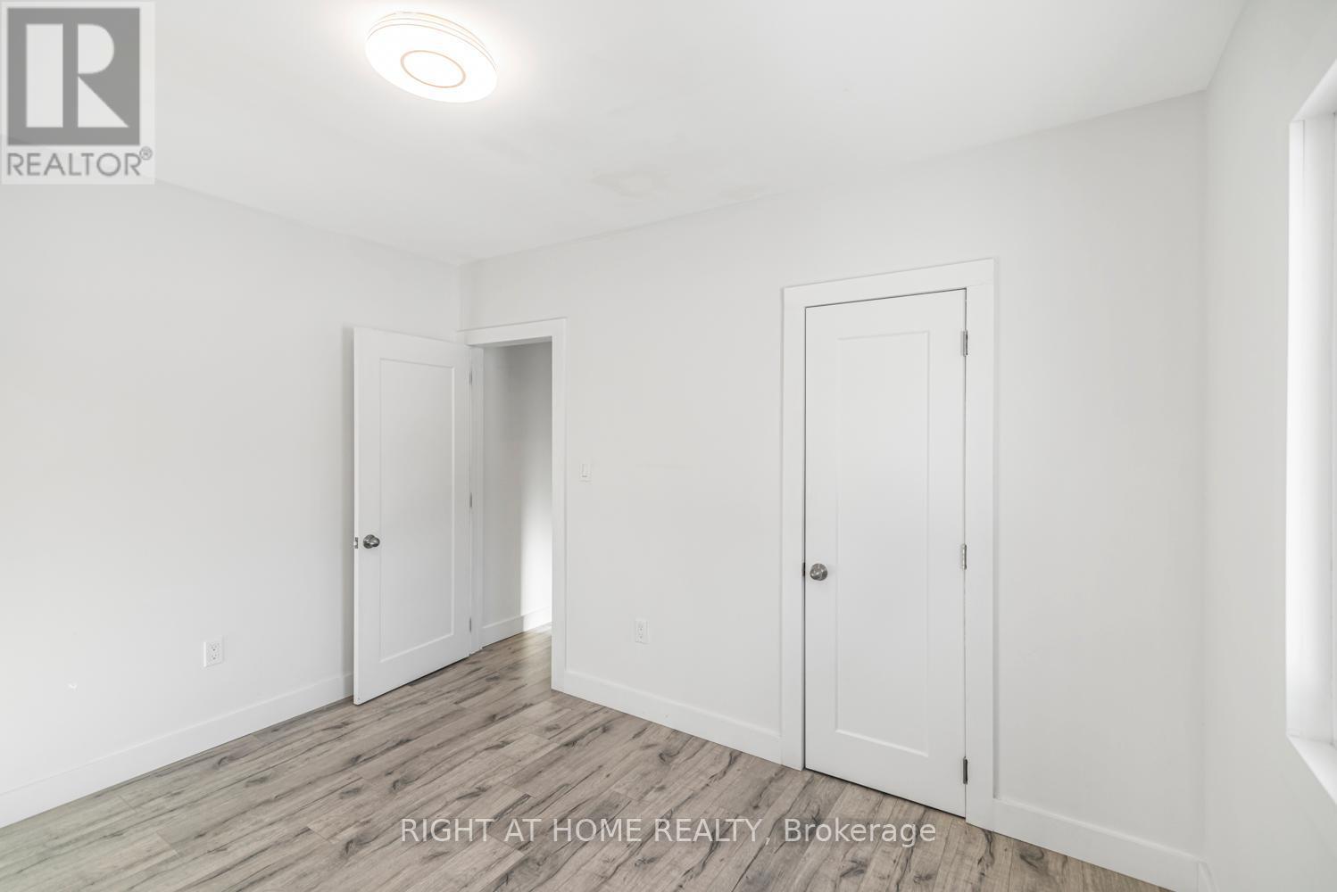 100 Green Mountain Road E, Hamilton, ON - Indoor Photo Showing Other Room