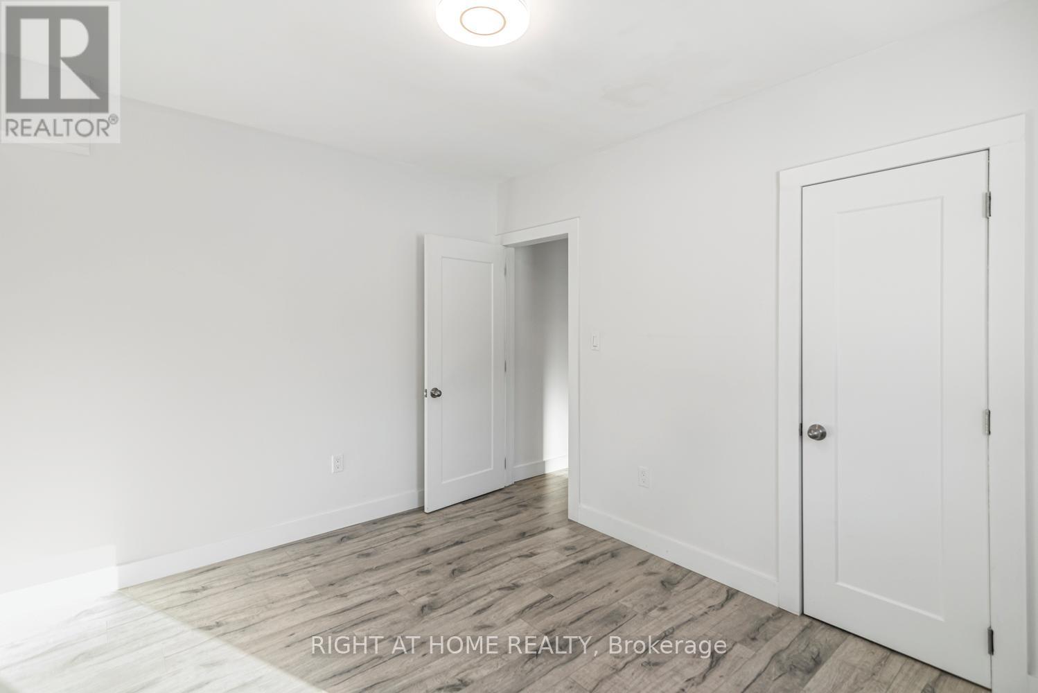 100 Green Mountain Road E, Hamilton, ON - Indoor Photo Showing Other Room