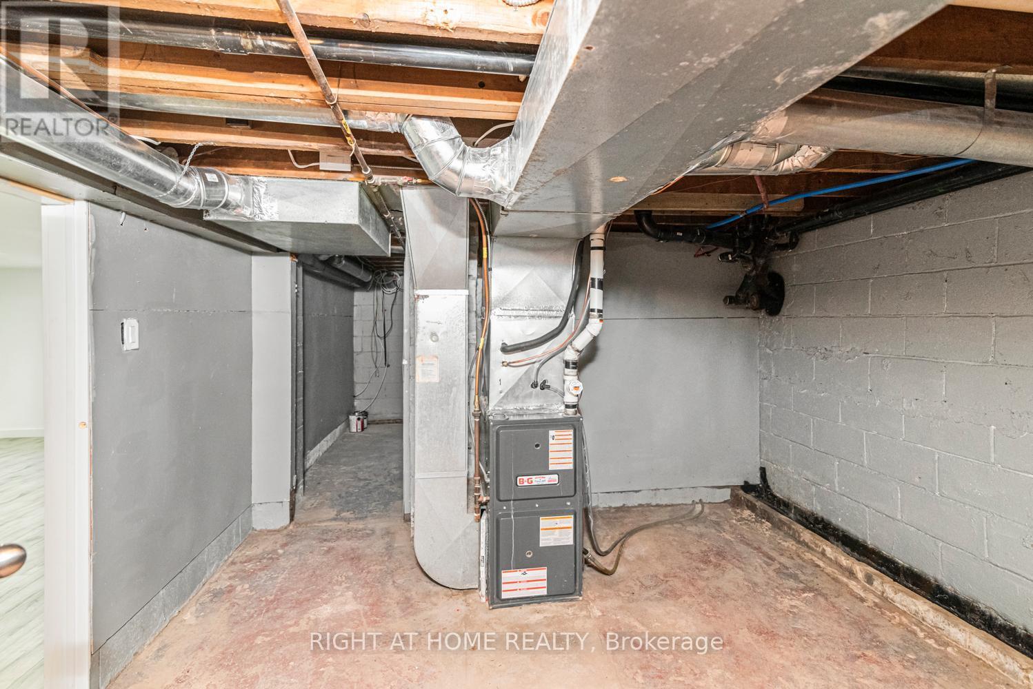 100 Green Mountain Road E, Hamilton, ON - Indoor Photo Showing Basement