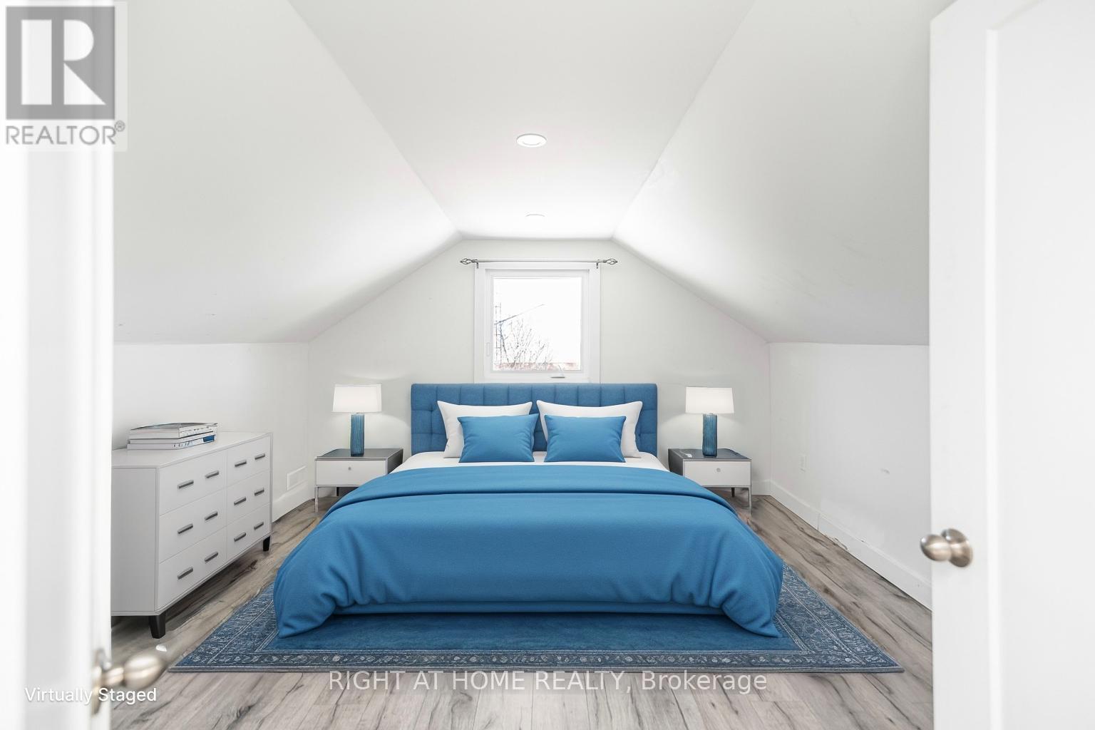 100 Green Mountain Road E, Hamilton, ON - Indoor Photo Showing Bedroom