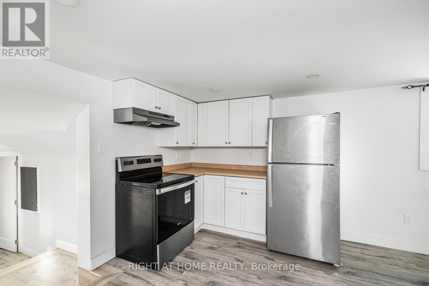 100 Green Mountain Road E, Hamilton, ON - Indoor Photo Showing Kitchen