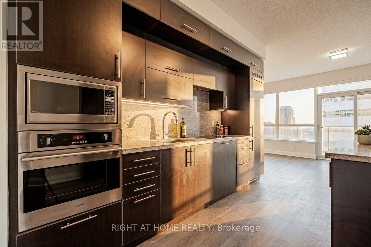 1208 - 2 Anndale Drive, Toronto, ON - Indoor Photo Showing Kitchen With Upgraded Kitchen