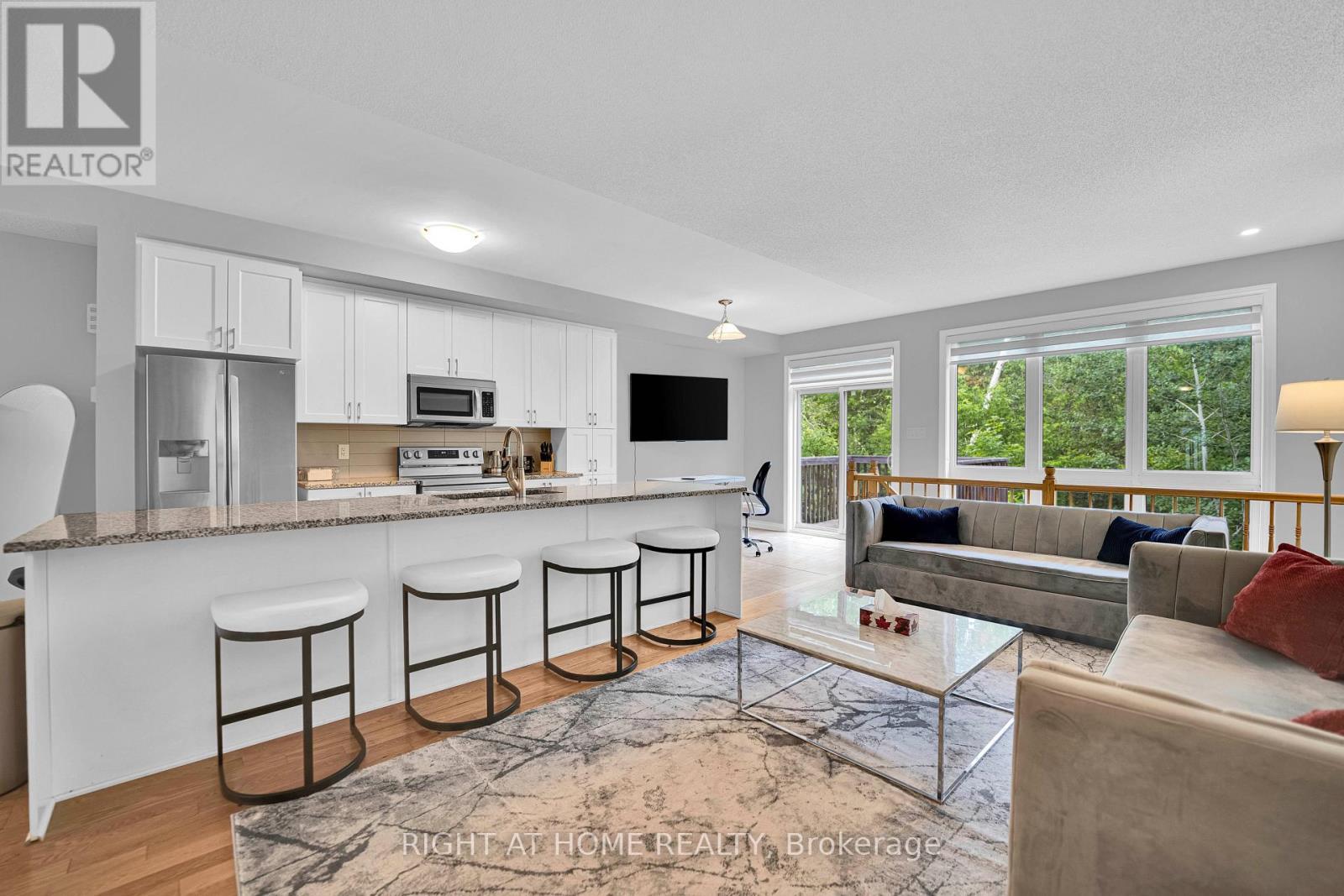 720 Dearborn, Ottawa, ON - Indoor
