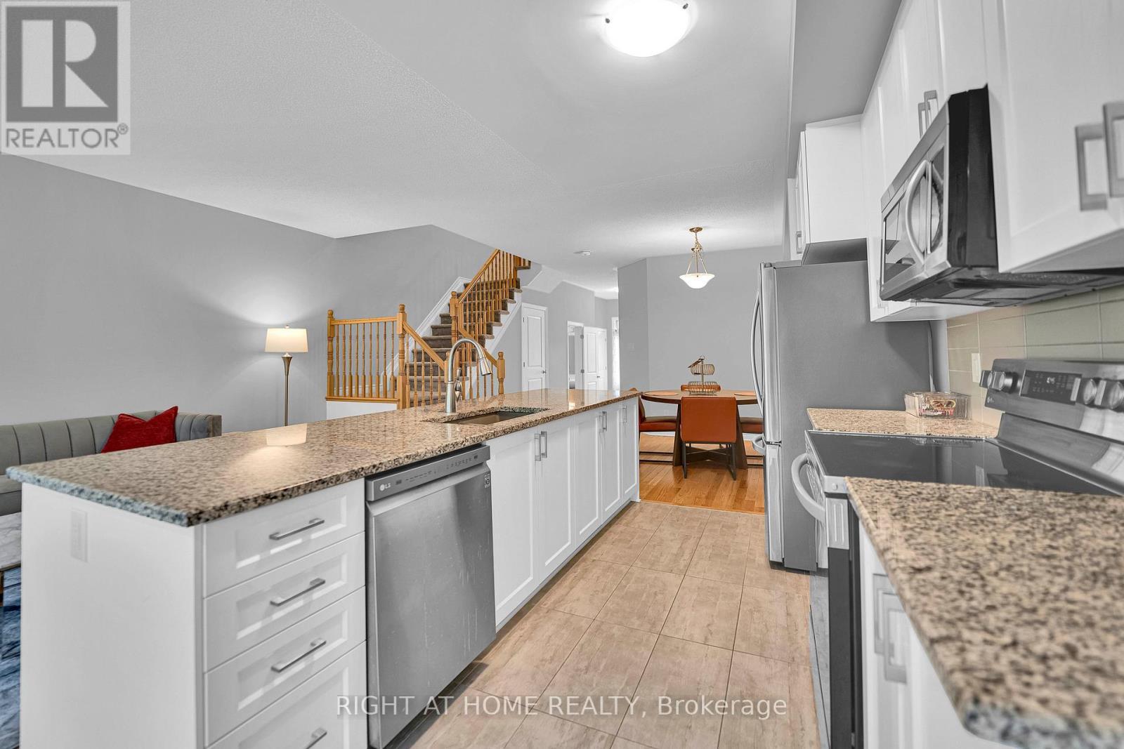 720 Dearborn, Ottawa, ON - Indoor Photo Showing Kitchen With Upgraded Kitchen