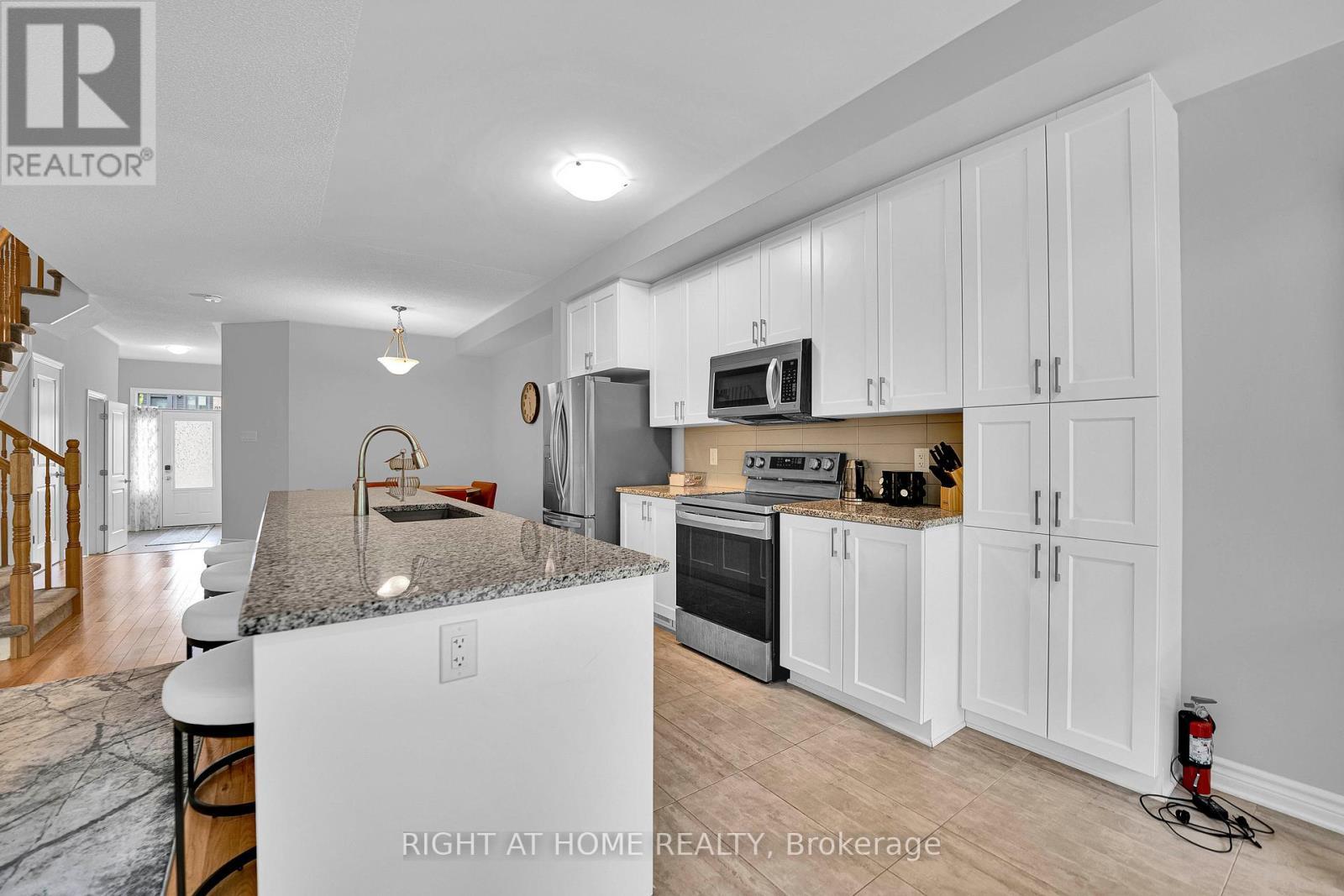 720 Dearborn, Ottawa, ON - Indoor Photo Showing Kitchen With Upgraded Kitchen