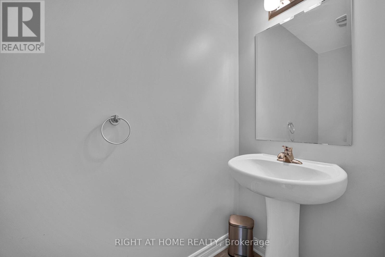 720 Dearborn, Ottawa, ON - Indoor Photo Showing Bathroom