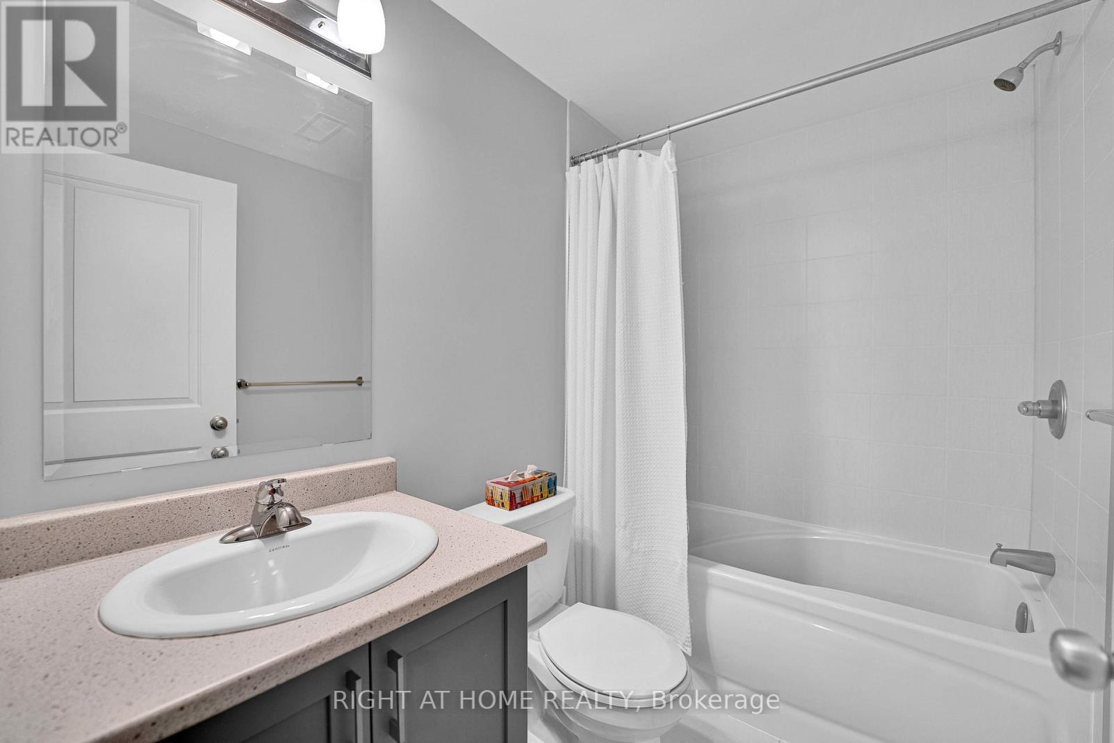 720 Dearborn, Ottawa, ON - Indoor Photo Showing Bathroom