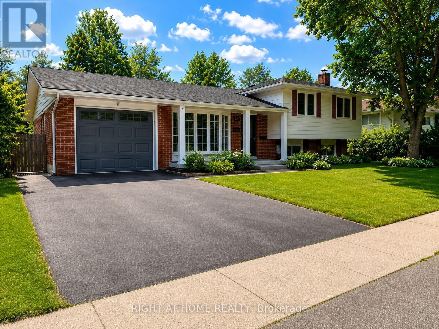 4440 Cosburn Crescent, Burlington, ON - Outdoor With Facade
