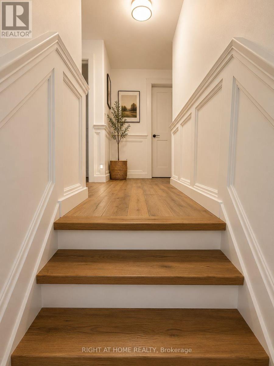Foyer Upstairs - 4440 Cosburn Crescent, Burlington, ON - Indoor Photo Showing Other Room