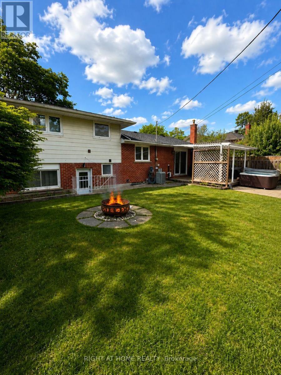 4440 Cosburn Crescent, Burlington, ON - Outdoor