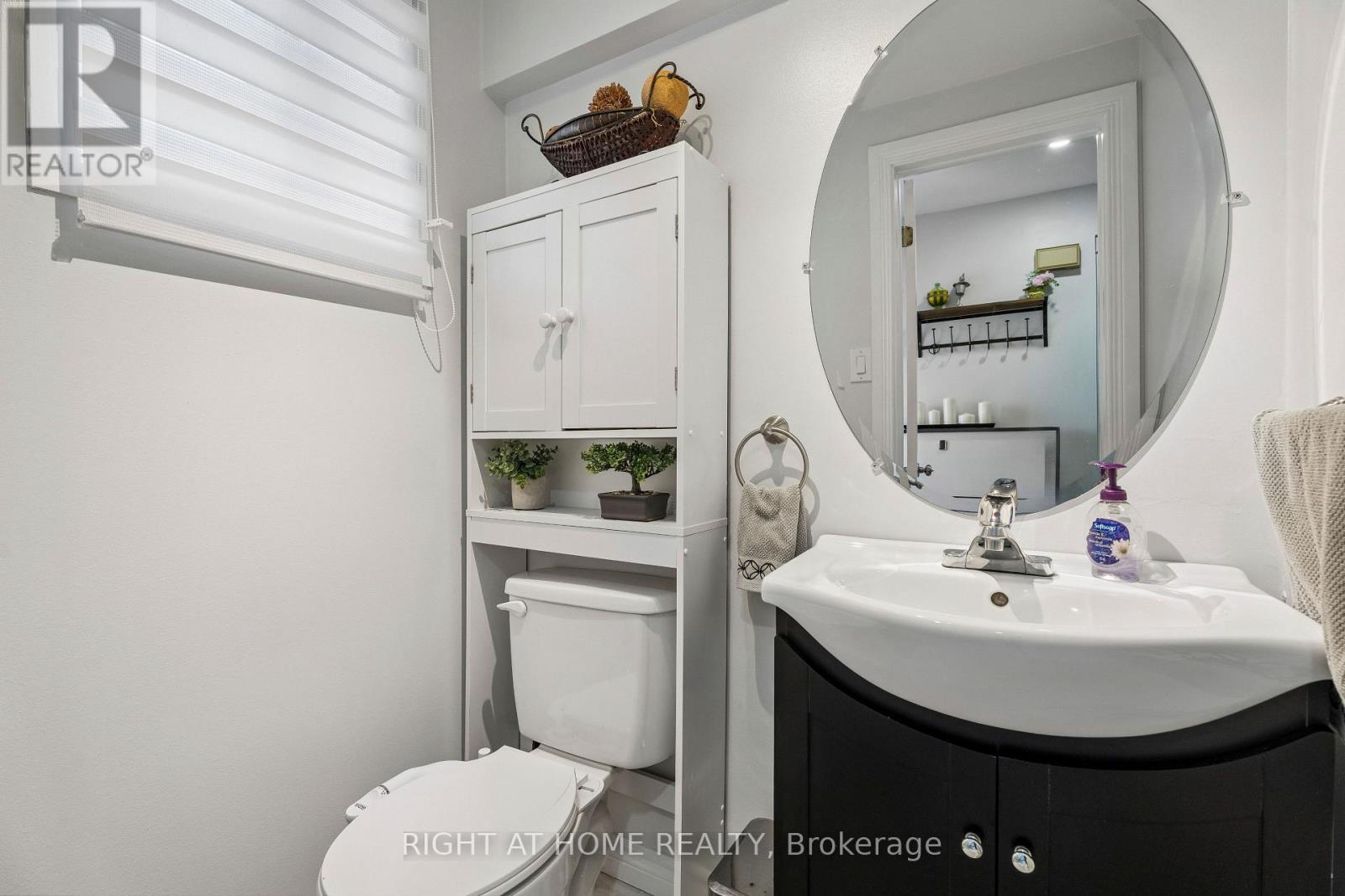 56 Hemingway Crescent, Barrie, ON - Indoor Photo Showing Bathroom
