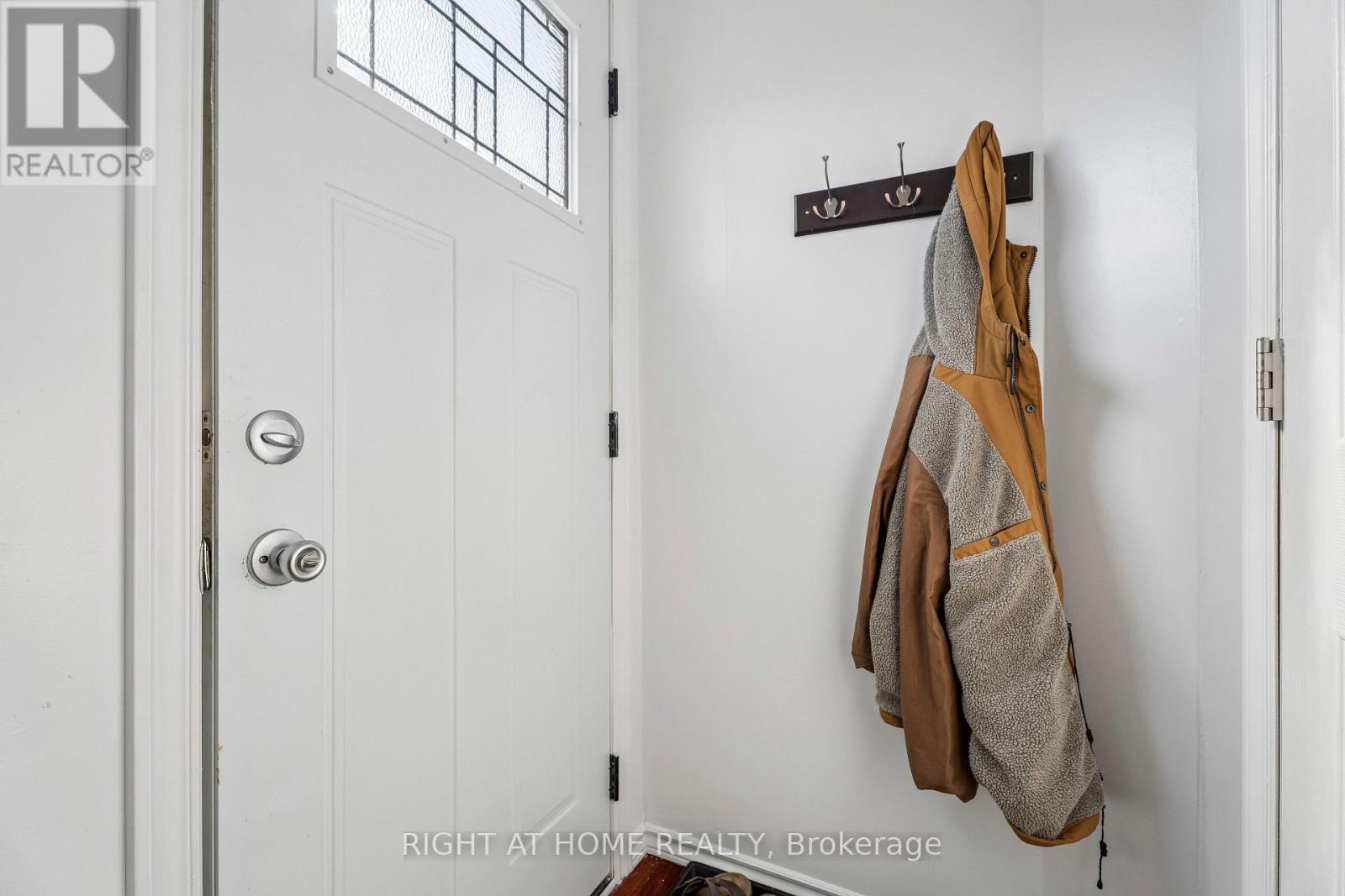 56 Hemingway Crescent, Barrie, ON - Indoor Photo Showing Other Room
