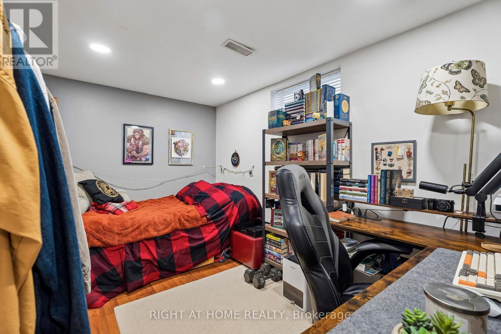 56 Hemingway Crescent, Barrie, ON - Indoor