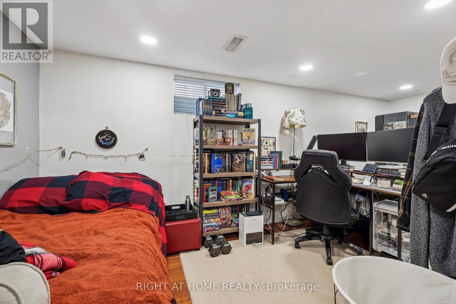 56 Hemingway Crescent, Barrie, ON - Indoor Photo Showing Other Room
