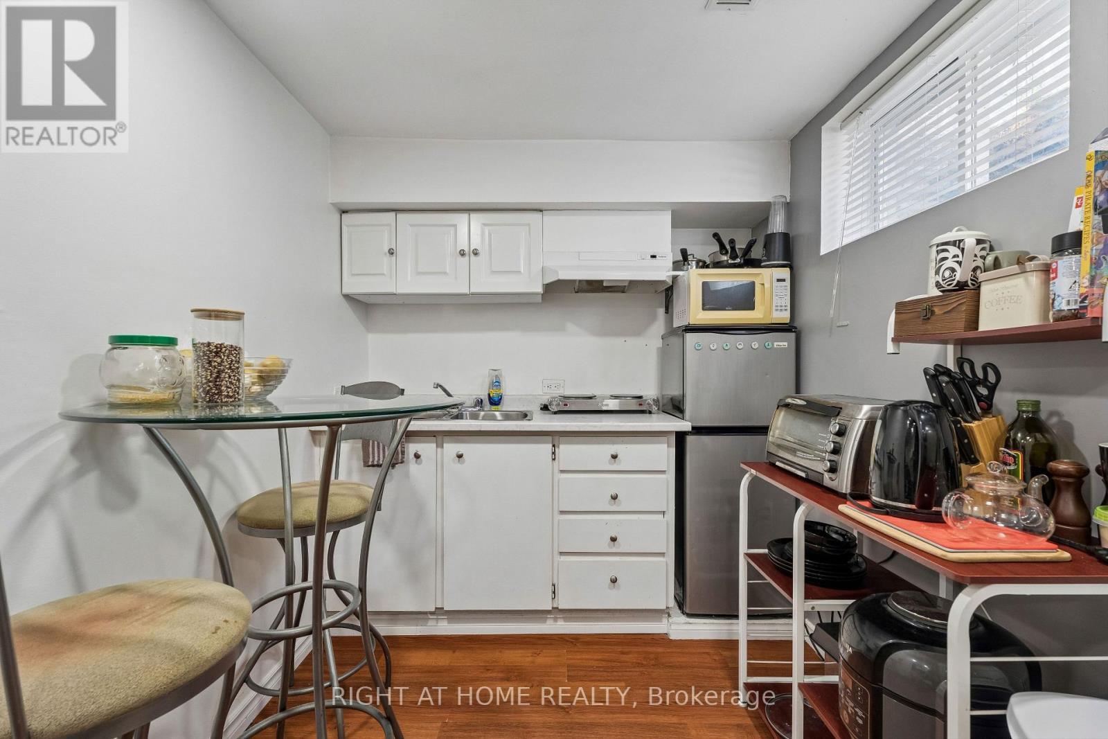 56 Hemingway Crescent, Barrie, ON - Indoor