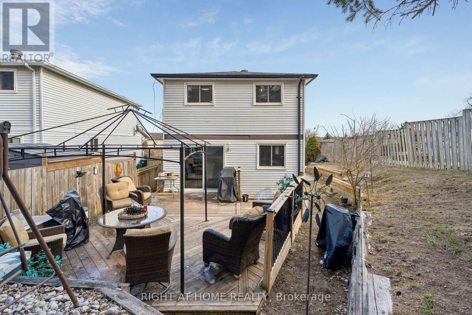 56 Hemingway Crescent, Barrie, ON - Outdoor With Exterior