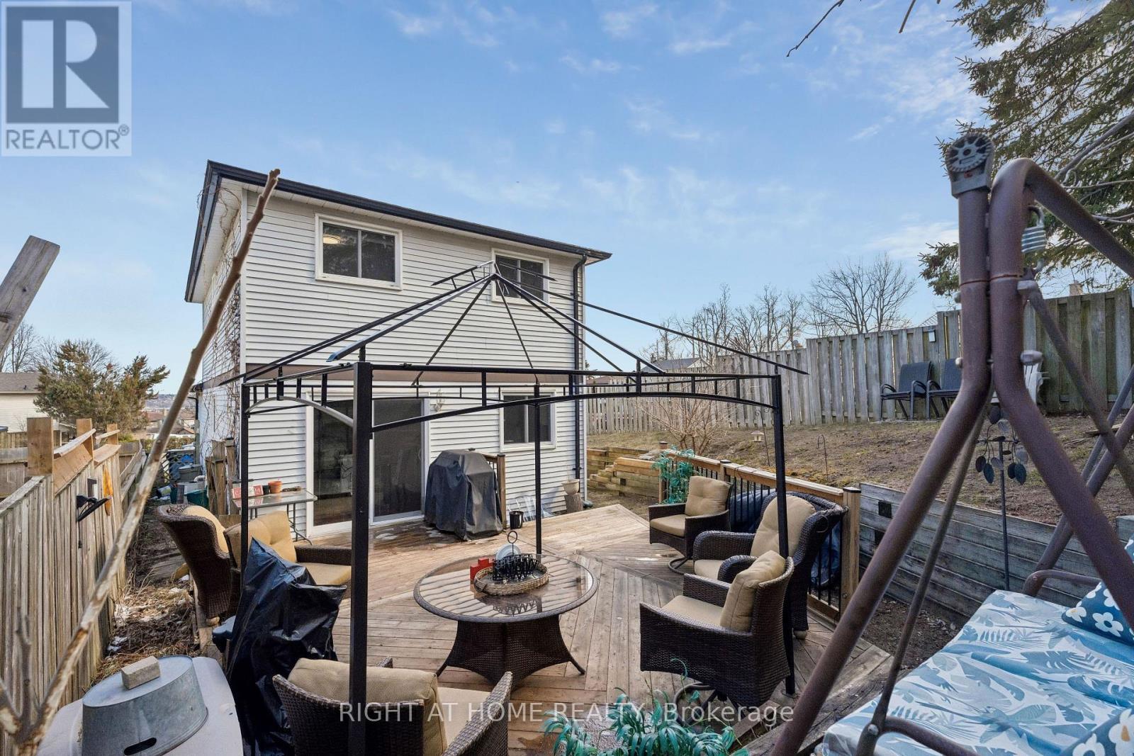 56 Hemingway Crescent, Barrie, ON - Outdoor