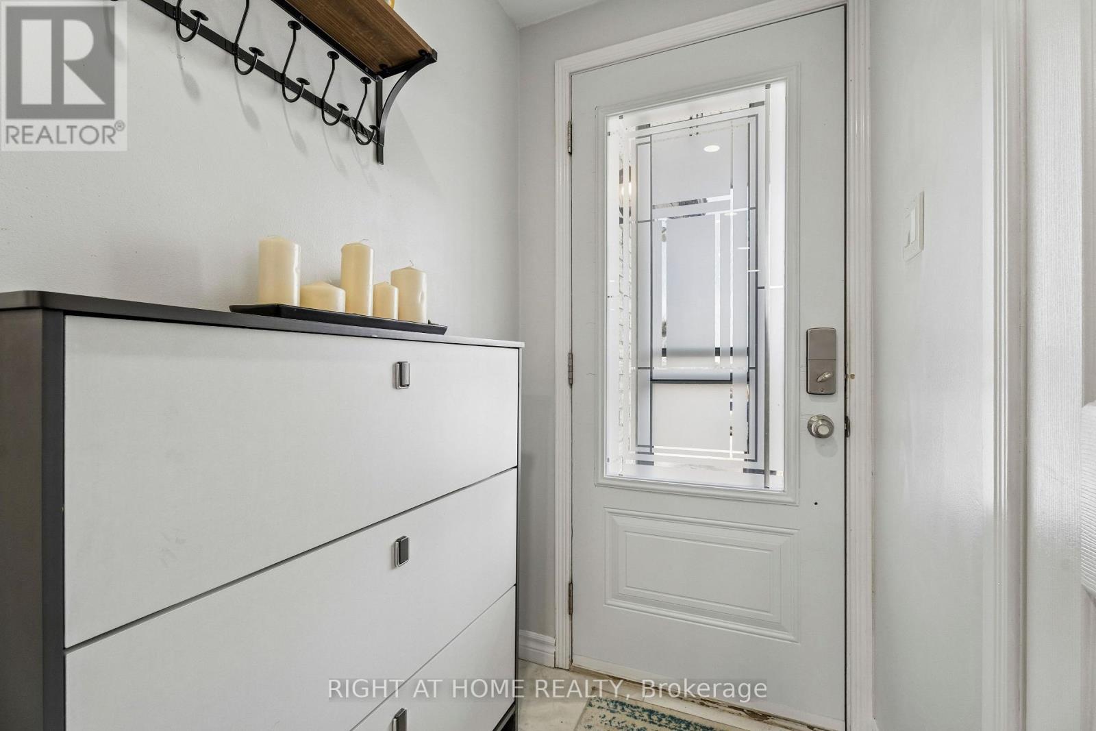 56 Hemingway Crescent, Barrie, ON - Indoor Photo Showing Other Room