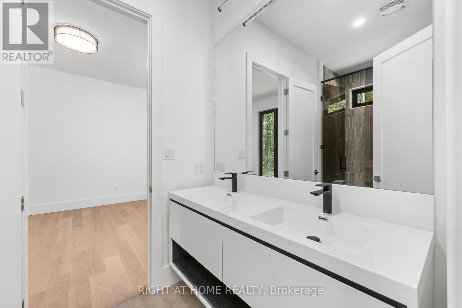 1318 Tiny Beaches Road S, Tiny, ON - Indoor Photo Showing Bathroom