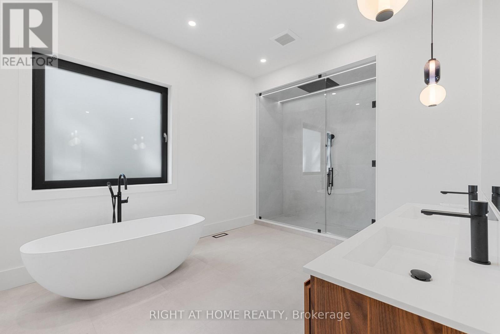 1318 Tiny Beaches Road S, Tiny, ON - Indoor Photo Showing Bathroom