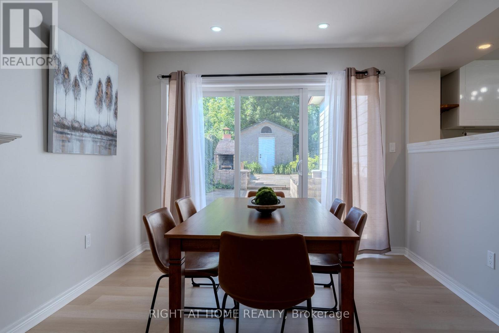 80 Chilton Drive, Hamilton, ON - Indoor Photo Showing Dining Room