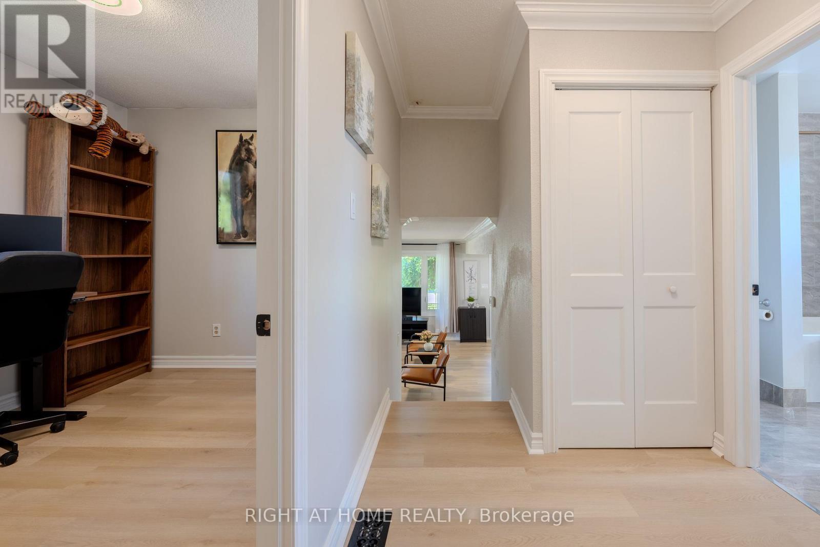 80 Chilton Drive, Hamilton, ON - Indoor Photo Showing Other Room