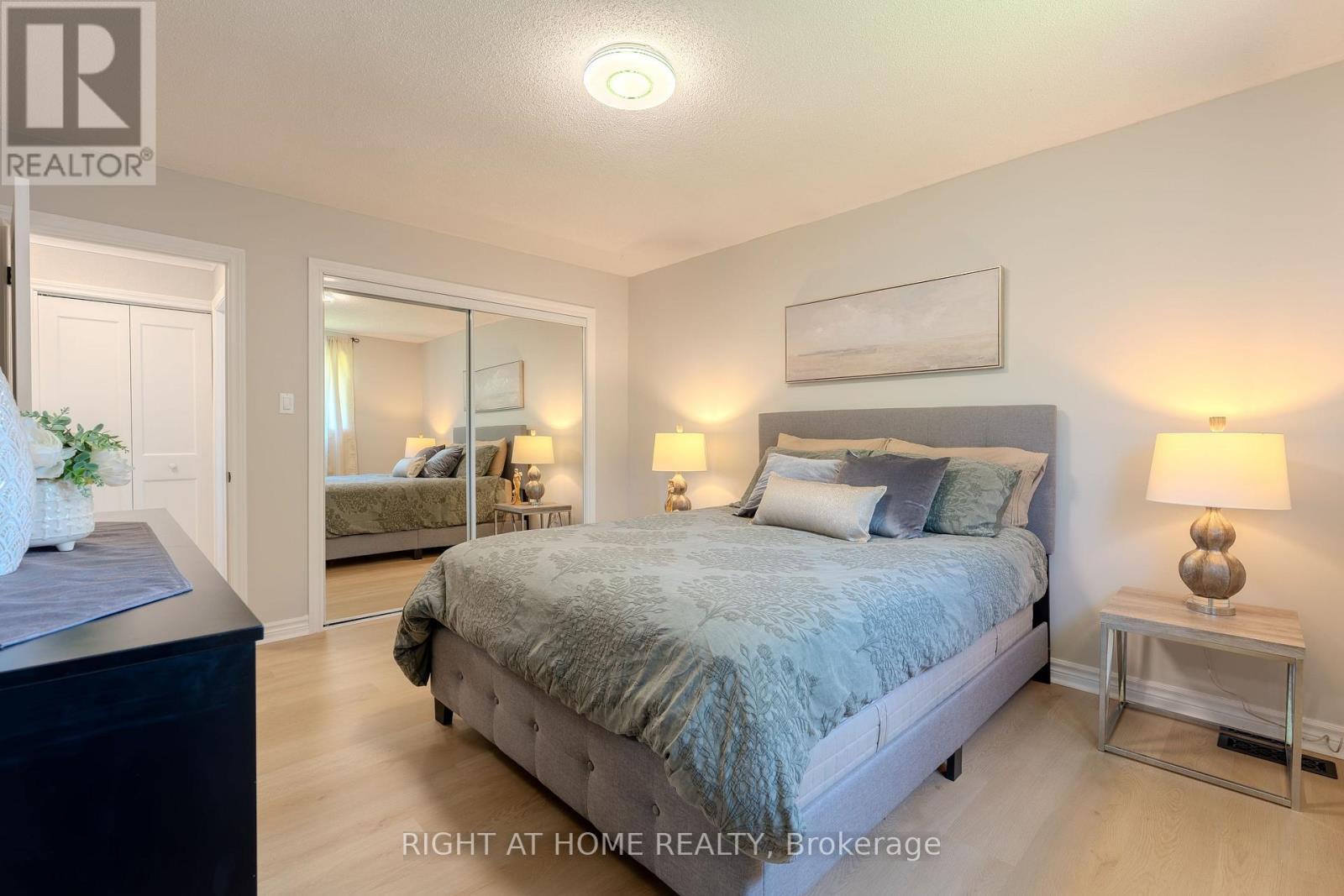 80 Chilton Drive, Hamilton, ON - Indoor Photo Showing Bedroom