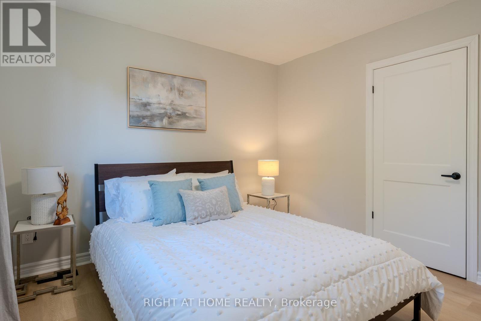 80 Chilton Drive, Hamilton, ON - Indoor Photo Showing Bedroom