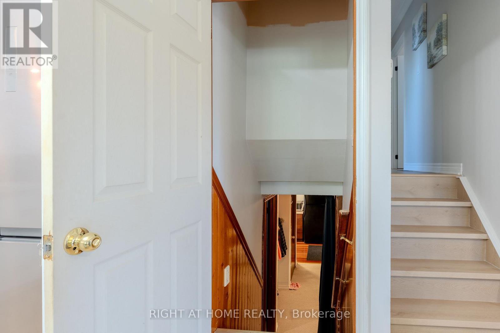 80 Chilton Drive, Hamilton, ON - Indoor Photo Showing Other Room