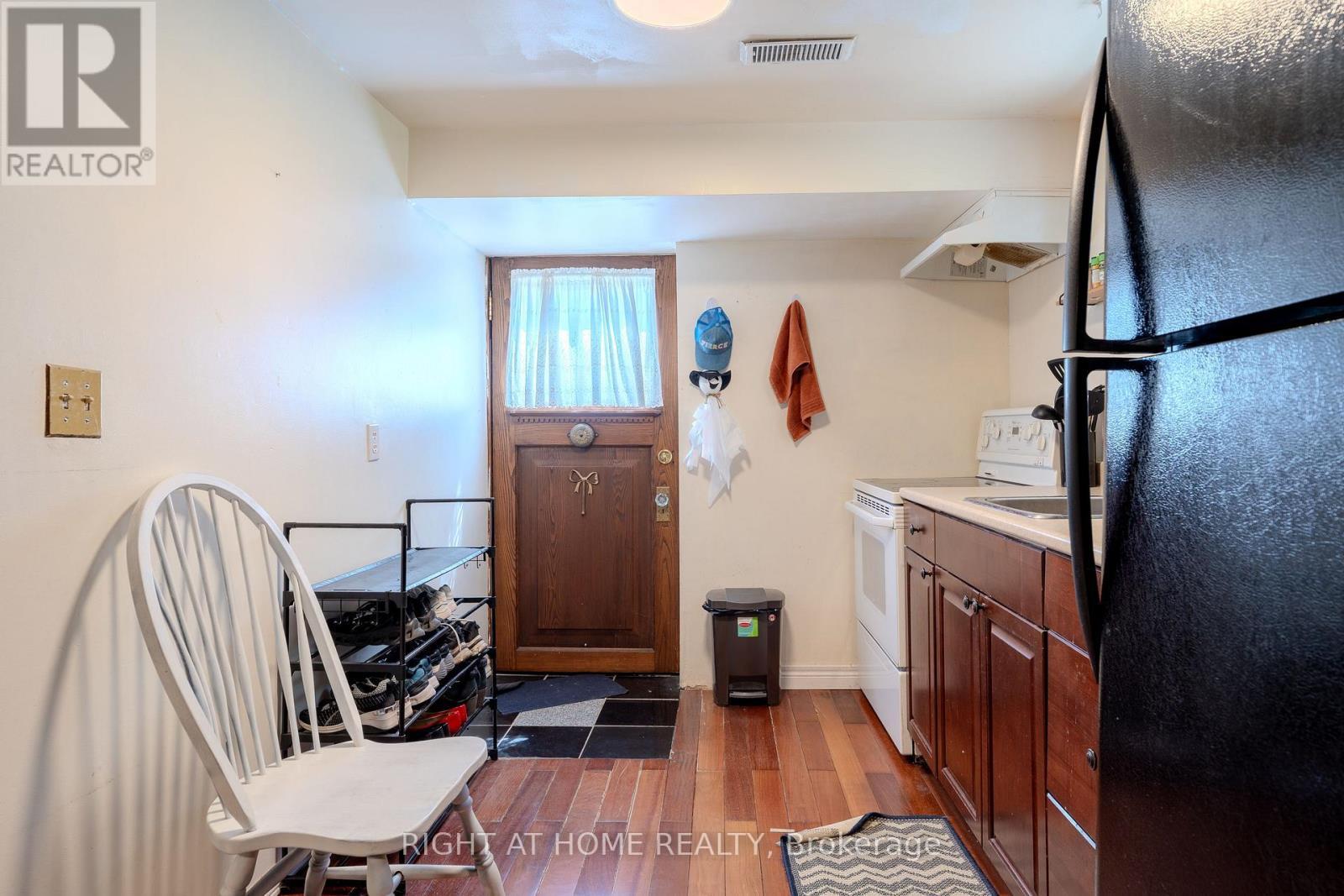 80 Chilton Drive, Hamilton, ON - Indoor