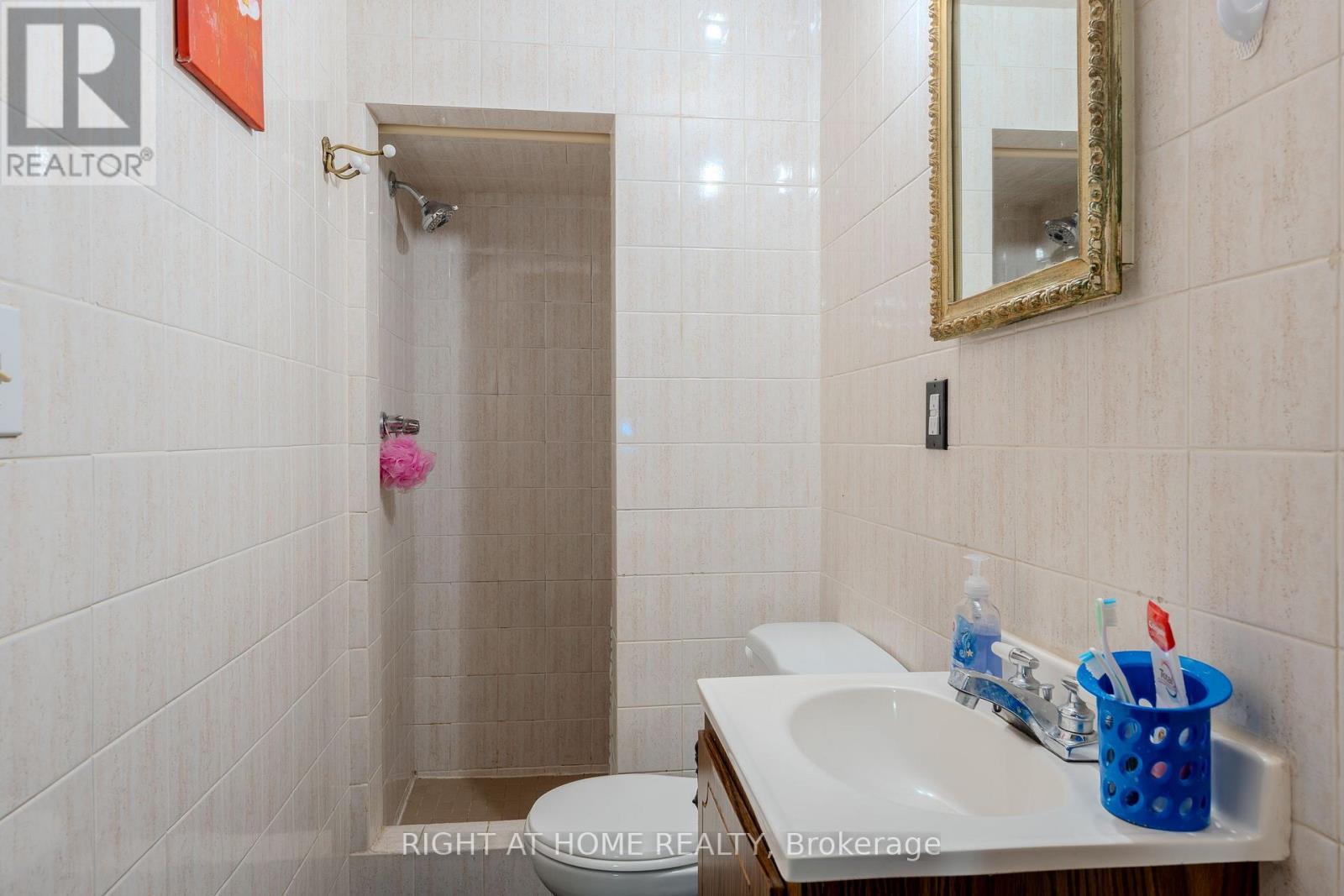 80 Chilton Drive, Hamilton, ON - Indoor Photo Showing Bathroom