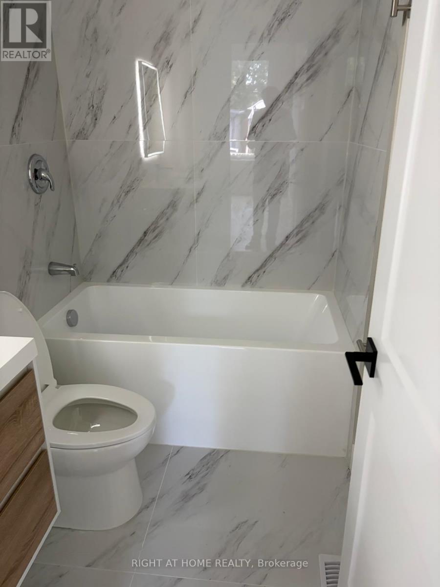 376 Mitchell Avenue, Oshawa, ON - Indoor Photo Showing Bathroom