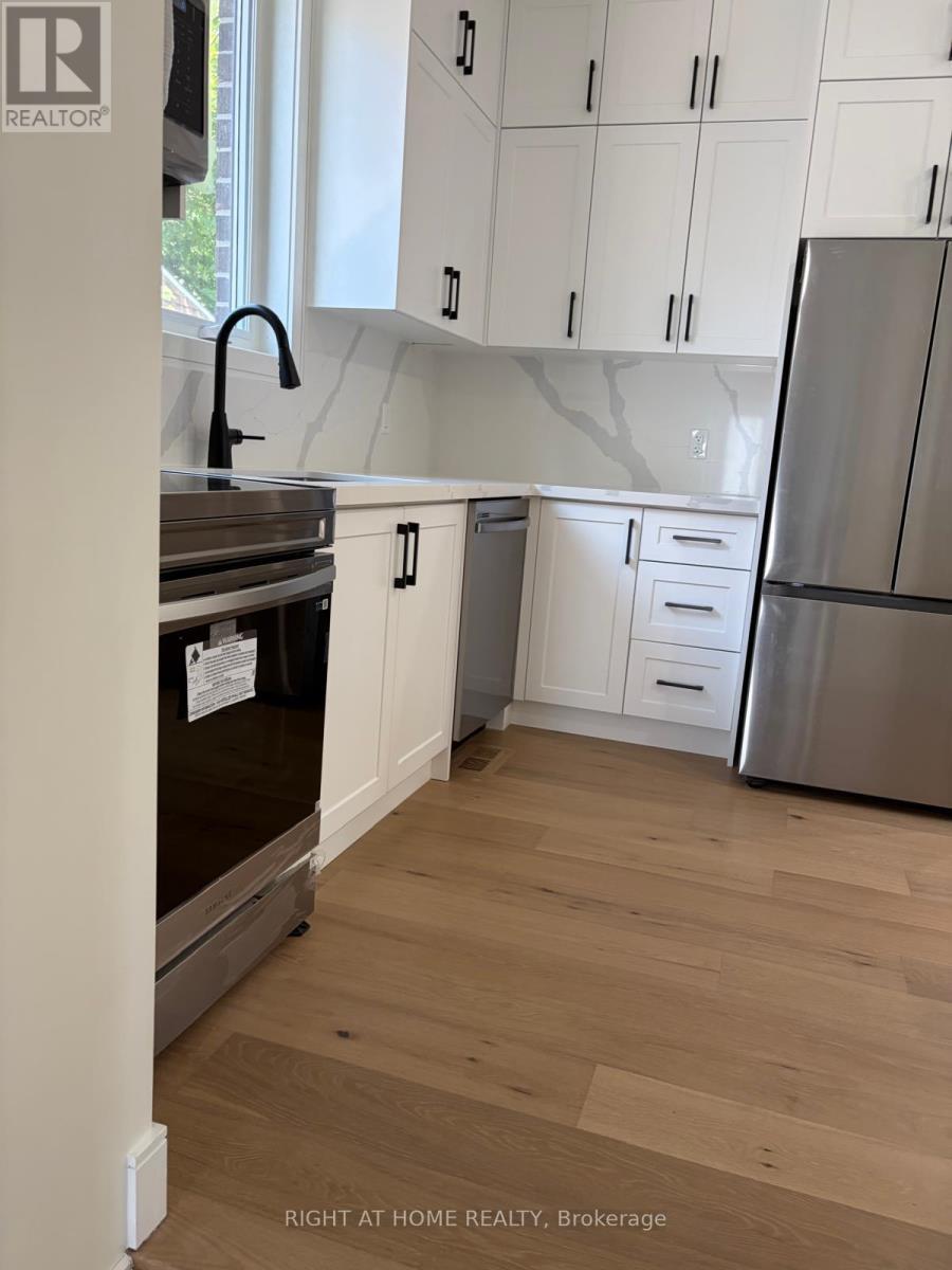 376 Mitchell Avenue, Oshawa, ON - Indoor Photo Showing Kitchen