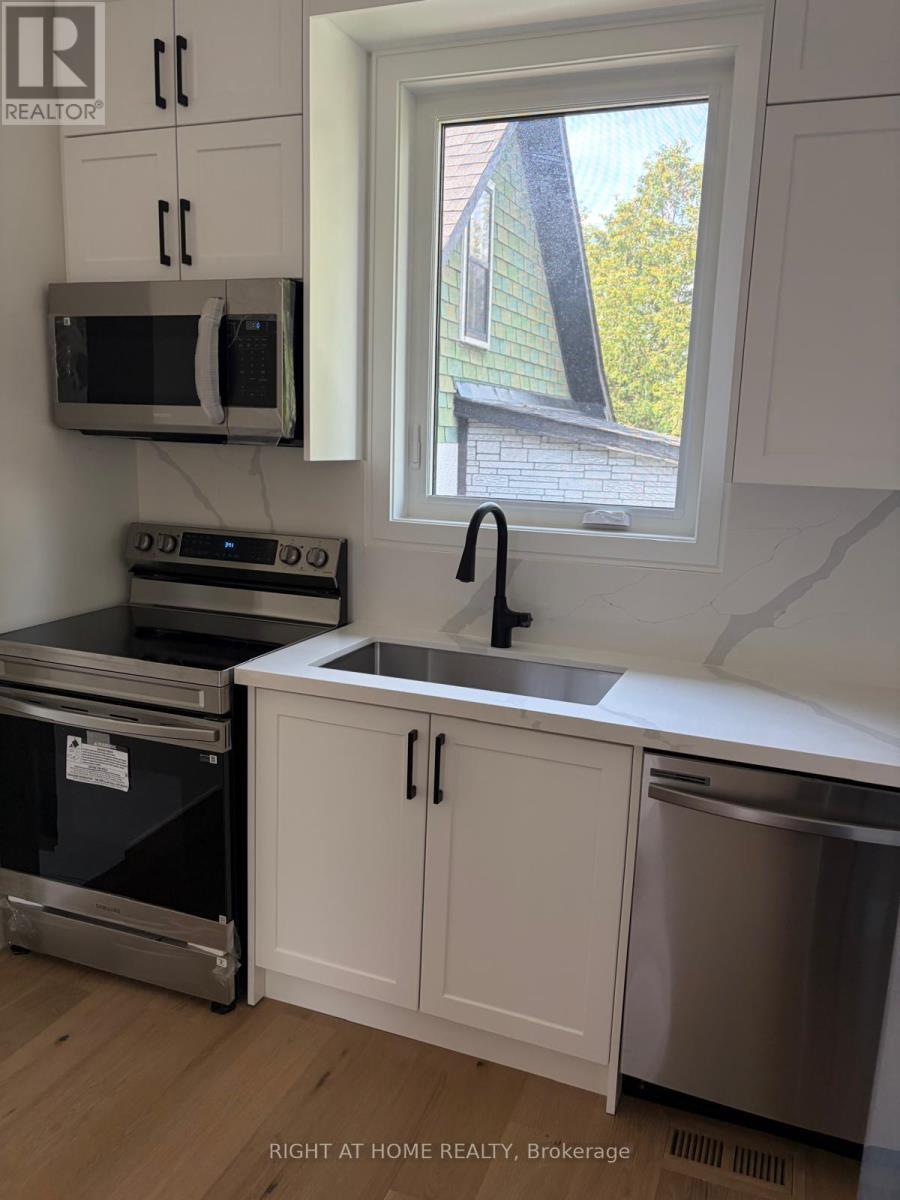 376 Mitchell Avenue, Oshawa, ON - Indoor Photo Showing Kitchen