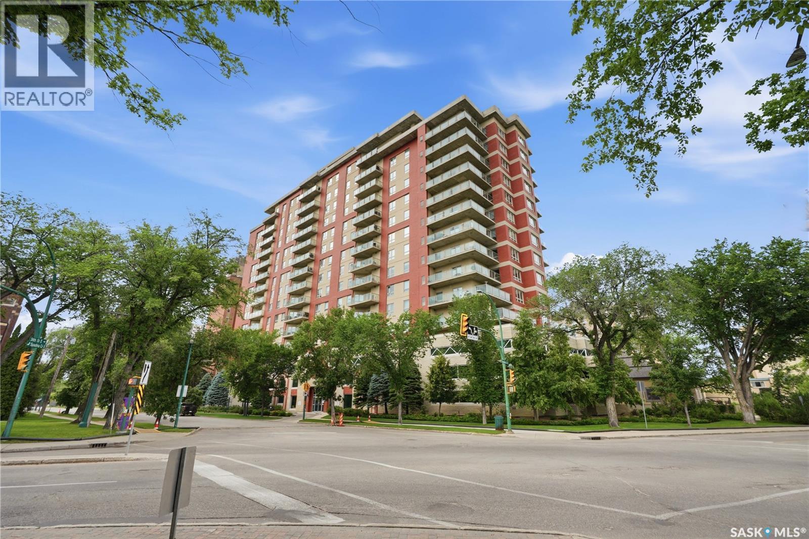 802 902 Spadina Crescent E, Saskatoon, SK - Outdoor With Facade