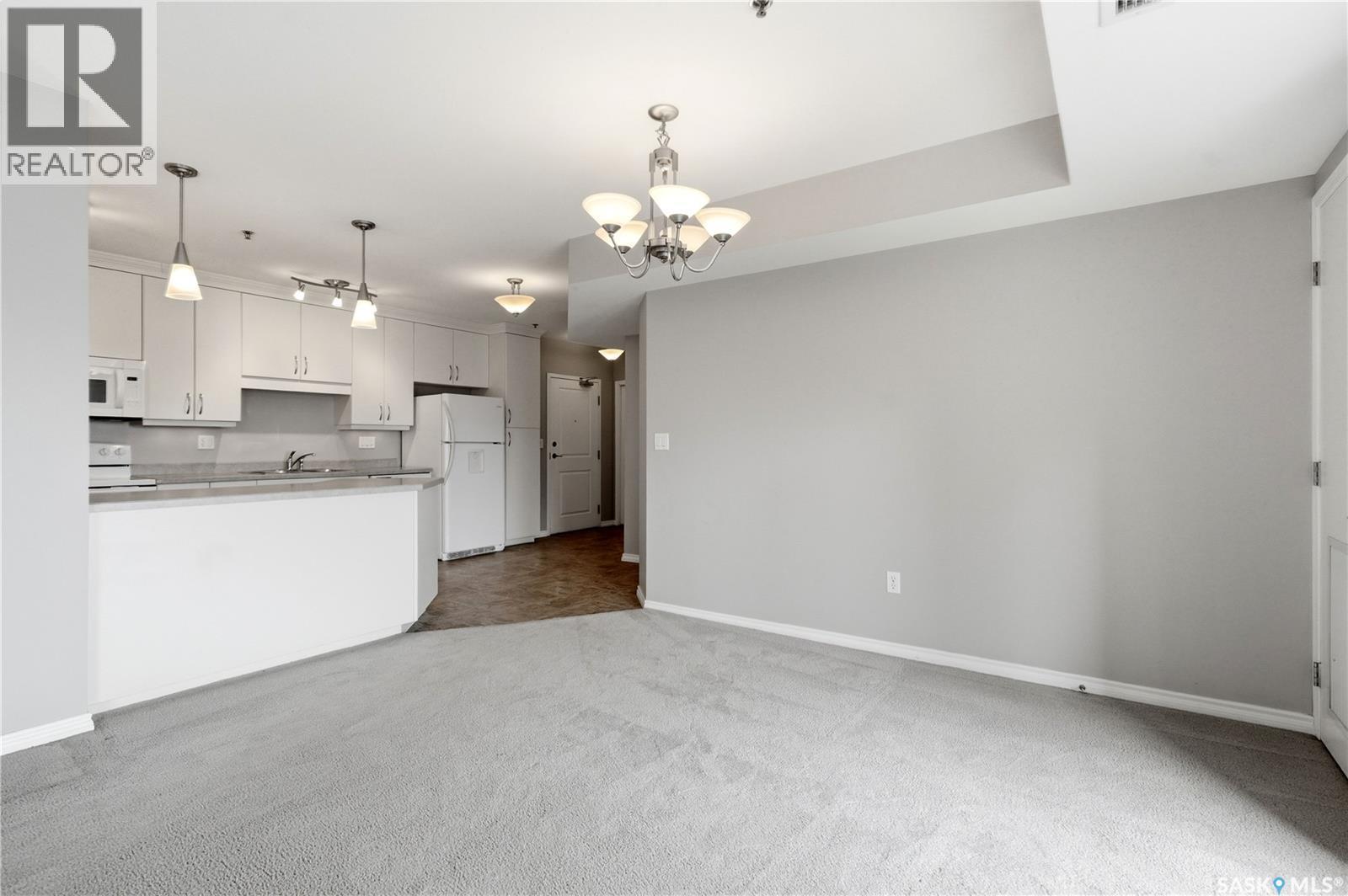 802 902 Spadina Crescent E, Saskatoon, SK - Indoor Photo Showing Kitchen