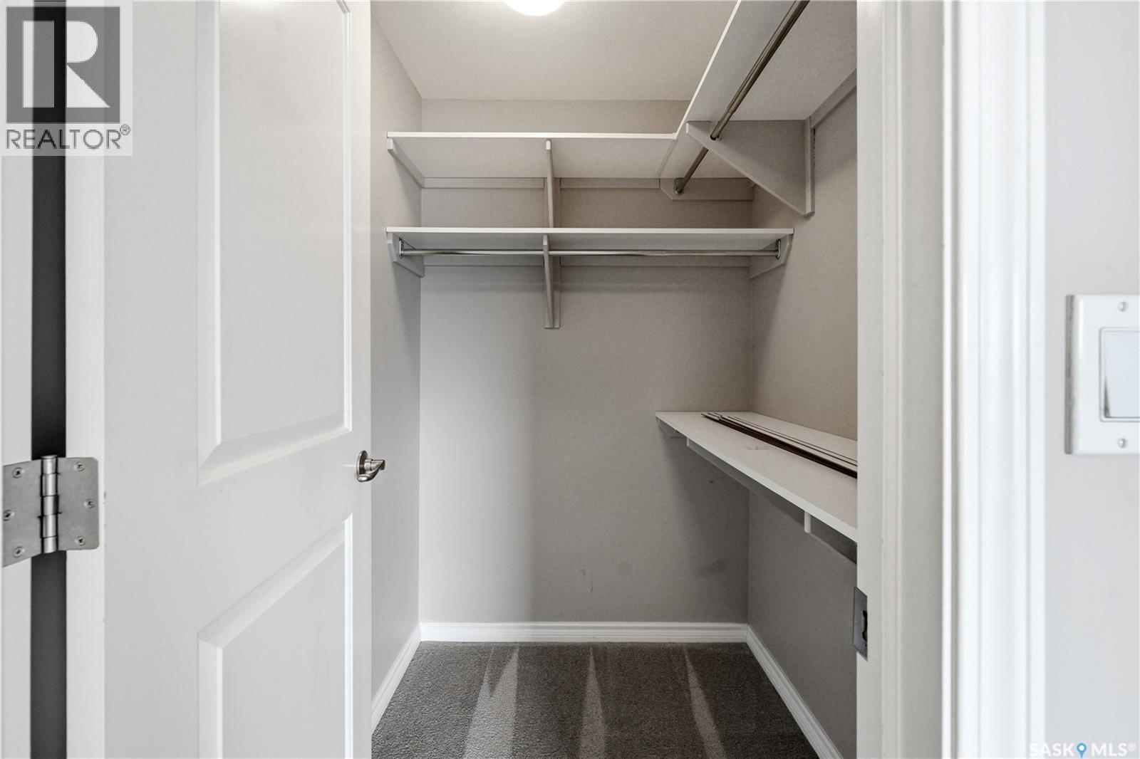 802 902 Spadina Crescent E, Saskatoon, SK - Indoor With Storage