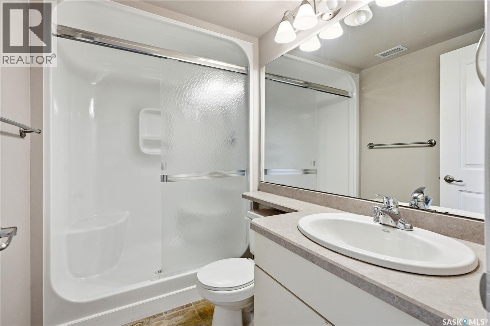 802 902 Spadina Crescent E, Saskatoon, SK - Indoor Photo Showing Bathroom