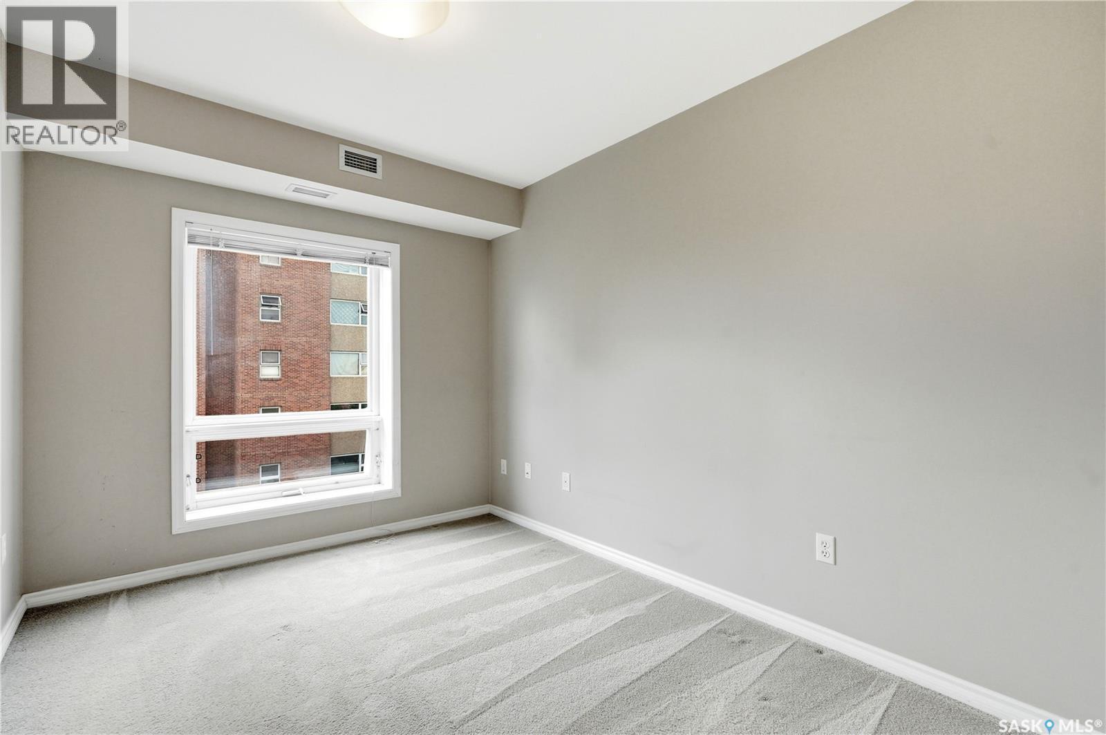 802 902 Spadina Crescent E, Saskatoon, SK - Indoor Photo Showing Other Room