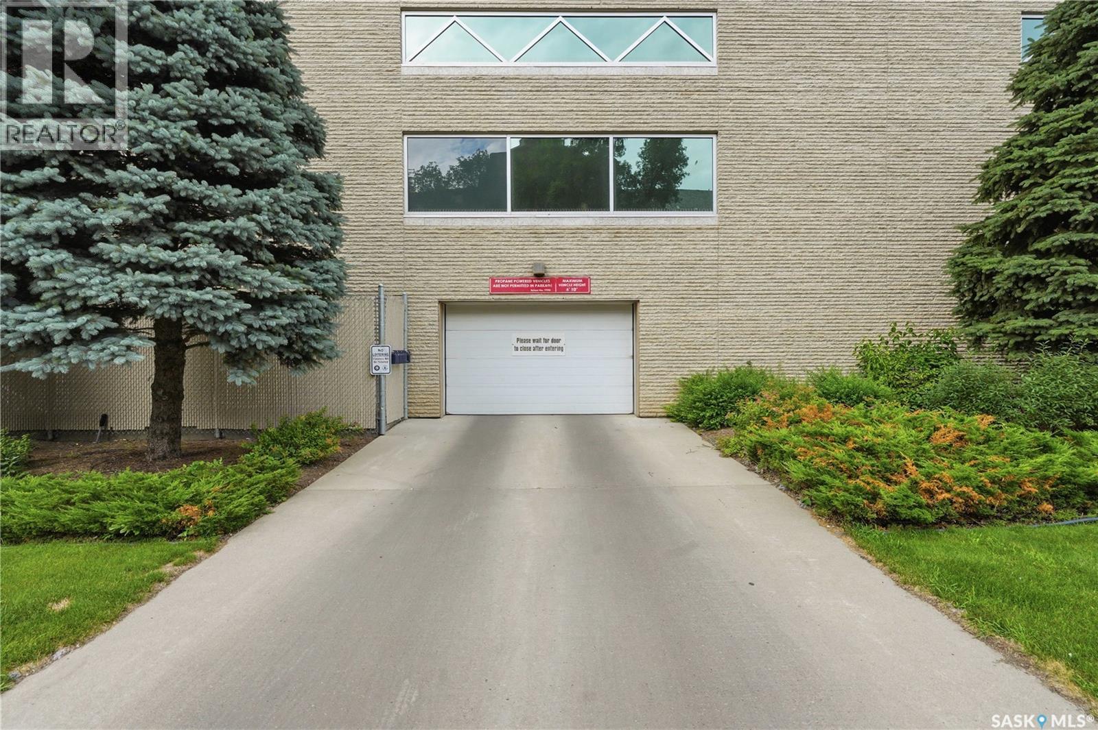 802 902 Spadina Crescent E, Saskatoon, SK - Outdoor