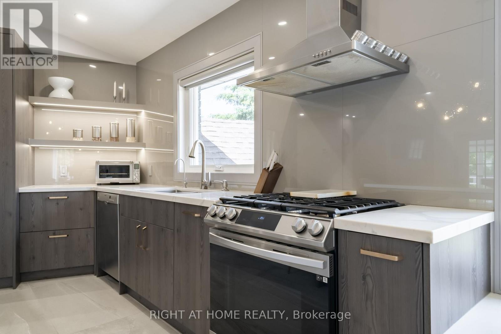 560 Concession Road 15 W, Tiny, ON - Indoor Photo Showing Kitchen